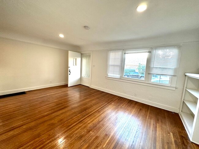 Photo - 1307 Harvard St Unit 1