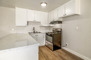 1BR, 1BA - 750SF - Kitchen - Lincoln Apartments