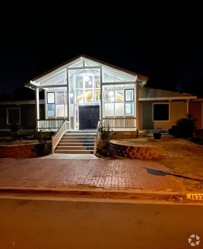 Building Photo - 10338 Fairhill Dr Rental