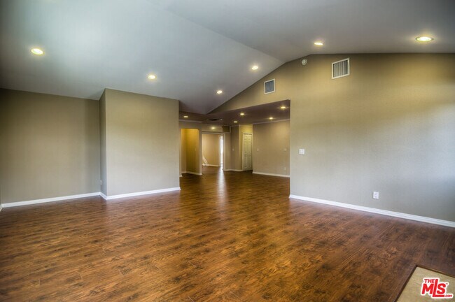 Photo - 5415 Fallbrook Ave