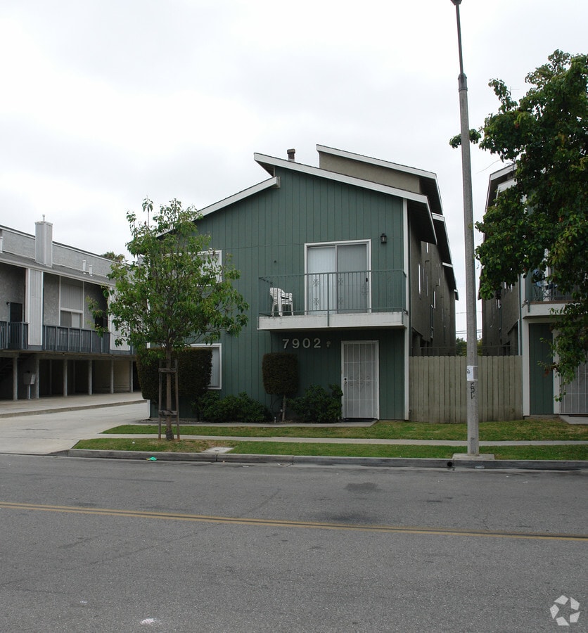 Photo - 7902 Holt Ave Apartments