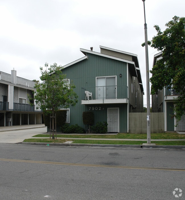 Photo - 7892 Holt Ave.