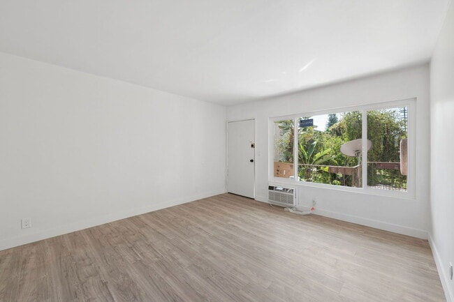 Photo - 6828 Fulton Ave Unit 5