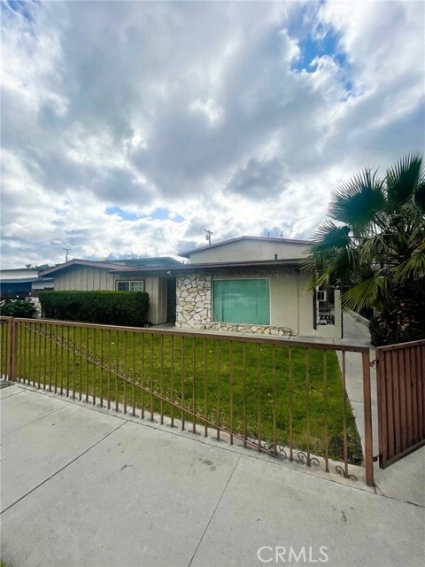 Photo - 911 N Vineyard Ave Unit D