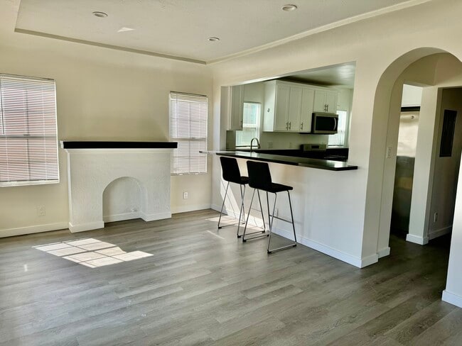 Building Photo - 15th Street