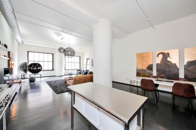 Photo - 1645 Vine St