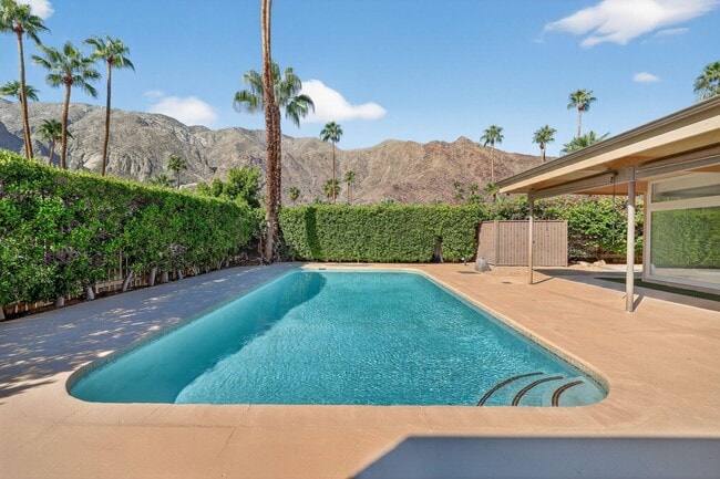 Photo - 985 N Tuxedo Cir