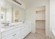 Photo - 264 Oberlander Way