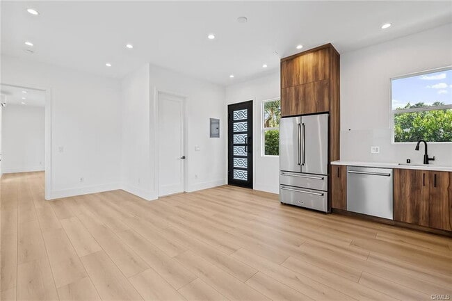 Photo - 17175 Rayen St