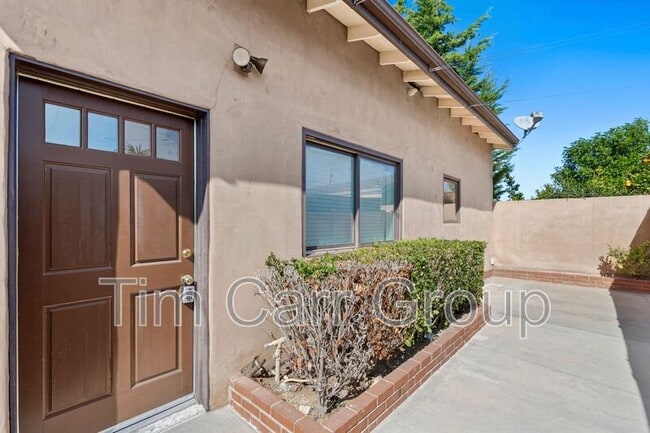 Photo - 2225 Santa Ana Ave