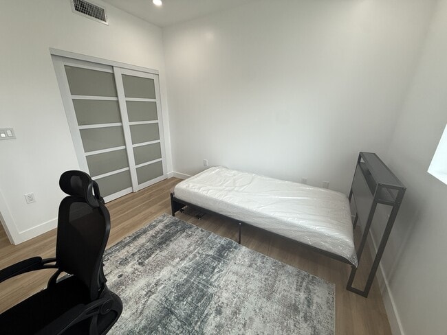 Photo - 1200 W 37th Dr Unit Room 1