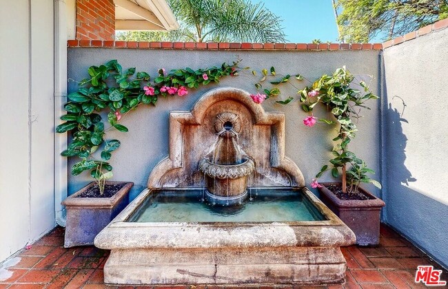 Photo - 2050 Linda Flora Dr