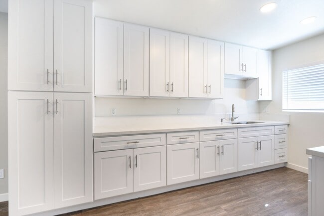 Photo - Country Squire Apartments