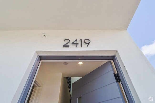 Building Photo - 2419 Carmona Ave Unit 2419 Rental