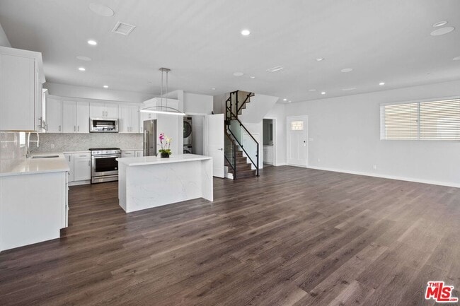 Photo - 1846 S Barrington Ave