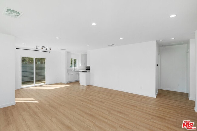 Photo - 7823 Kenyon Ave