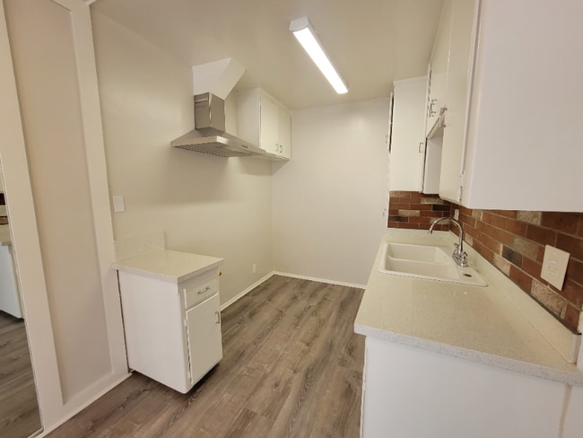 Photo - 13531 Wyandotte St Unit 6