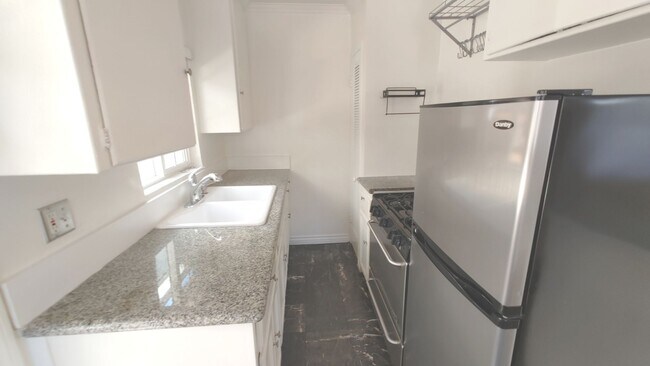 Photo - 1405 Ocean Park Blvd Unit D