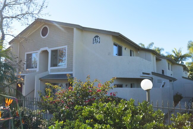 Photo - Vista Pacifica Apartments