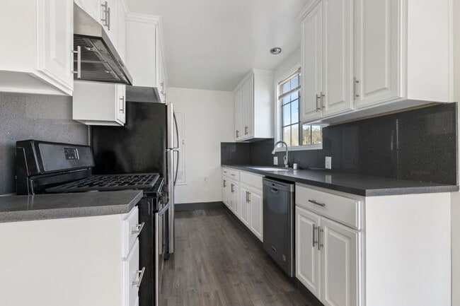 Photo - 2119 1/2 Stewart Street