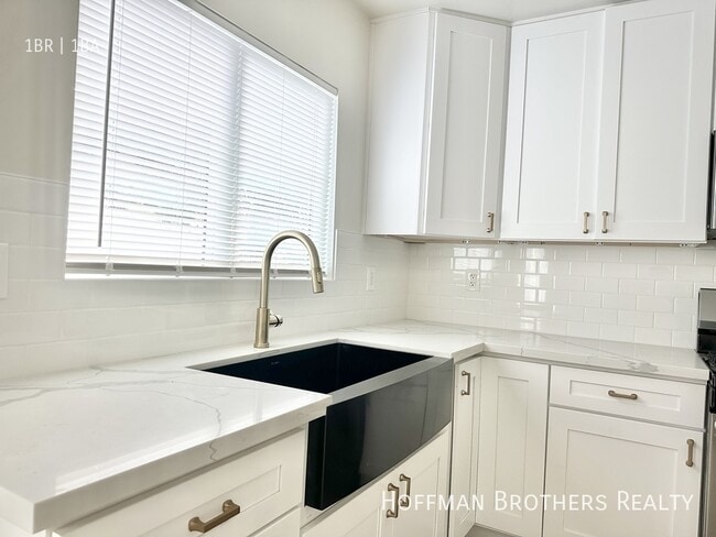 Photo - 626 E Arbor Vitae St Unit A