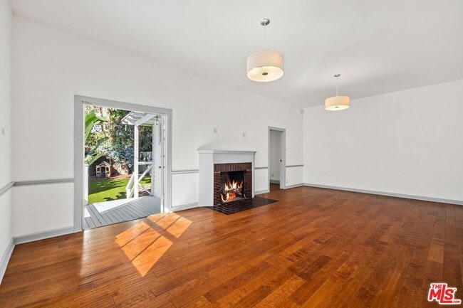 Photo - 153 Hollister Ave