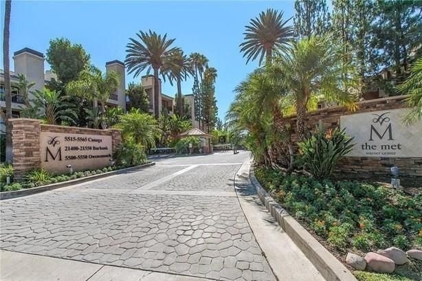 The Met Entrance - 5540 Owensmouth Ave Unit 225