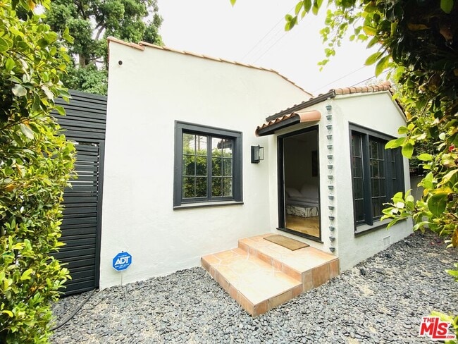 Photo - 8062 Waring Ave