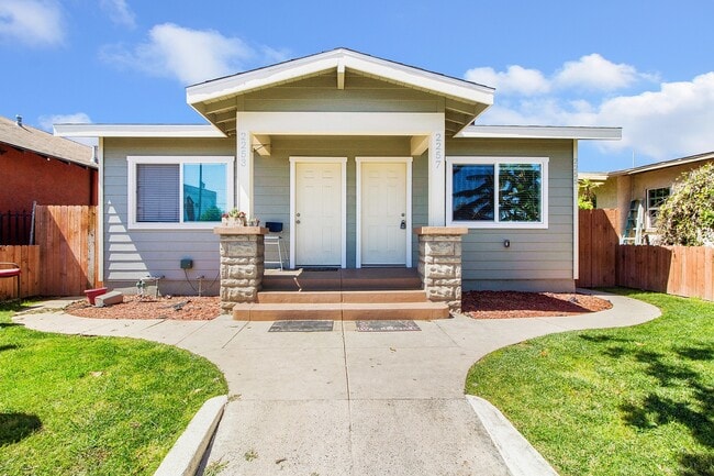 Building Photo - Olive Avenue Triplex Unit 2257 Olive Ave Rental