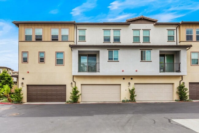 Photo - Highly upgraded 3 Bed 3 Bath Townhome with Resort Style Amenities