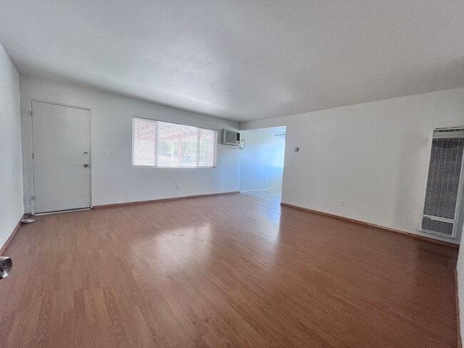 Building Photo - Taylor 4-Plex (25229)(DD) Unit #C