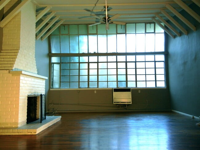 Building Photo - 921 Westmount Dr Unit 921 Rental