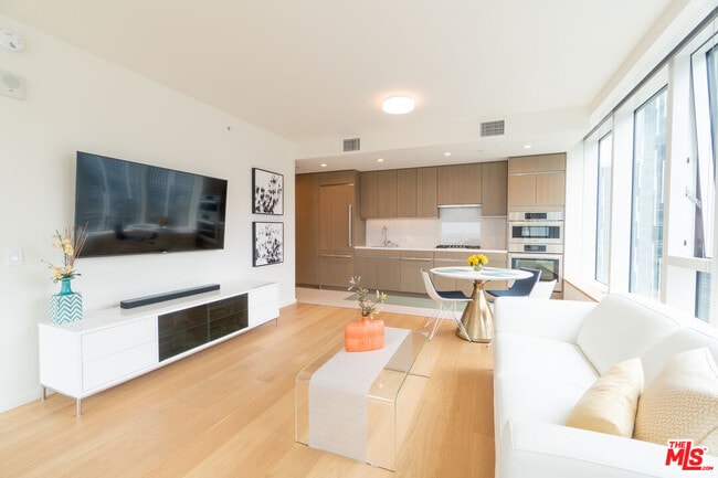 Building Photo - 889 Francisco St Unit 1903 Rental