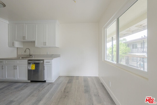 Photo - 10043 Haines Canyon Ave Unit E