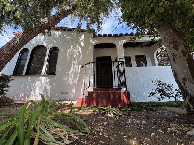 Building Photo - 1629 California Ave Unit Corner Cottage