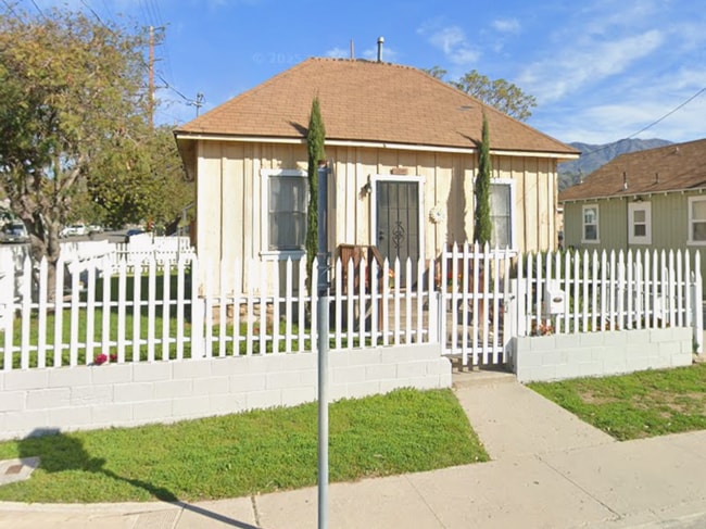 Building Photo - 1201 Saticoy St