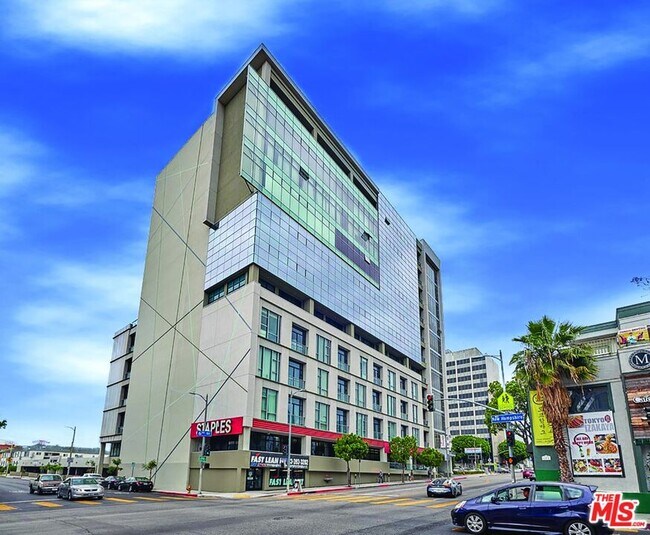 Building Photo - 3223 W 6th St Unit 405