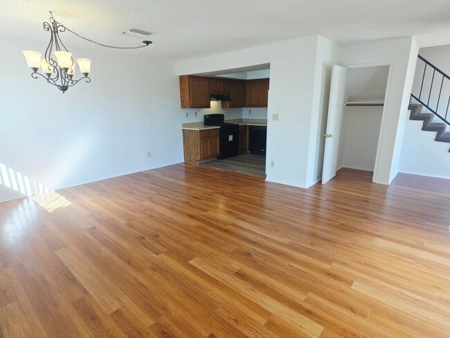Photo - 1144-15-8 Rosedale Ave Unit 8