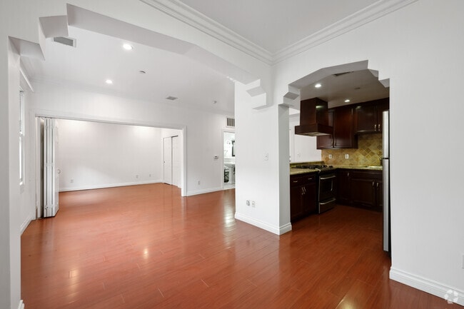 1BR, 1BA -650SF - 1236 N Flores St