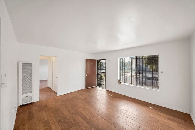 Photo - 2458 Normandie Ave Unit 2