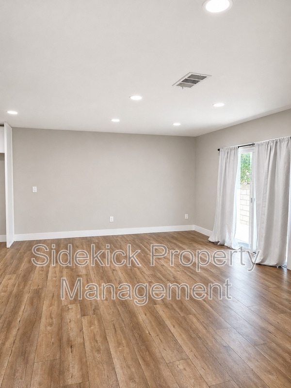 Photo - 11443 Dicky St