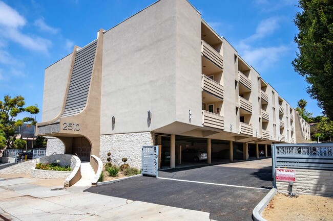 Building Photo - 2510 Torrey Pines Rd Unit Matt