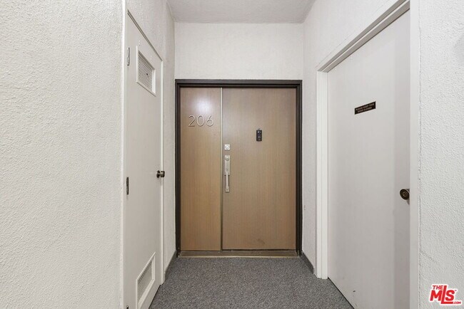 Photo - 723 Westmount Dr Unit 206