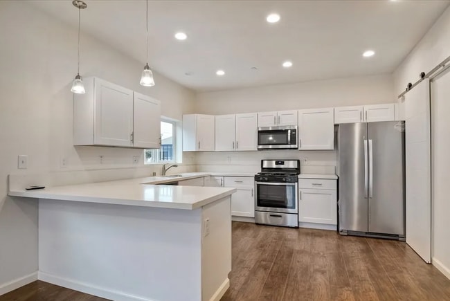 Photo - Fully Furnished Modern 3-Bed, 2-Bath Near ...