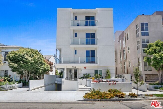 Building Photo - 834 S Shenandoah St Rental