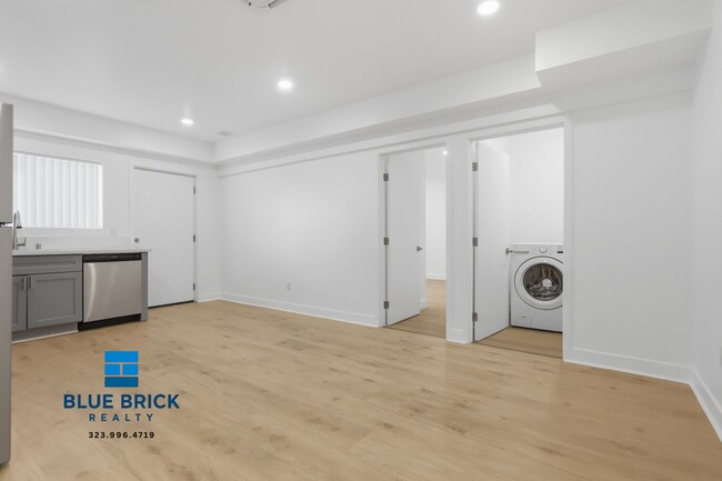 Building Photo - 5312 Corteen Pl Unit 26