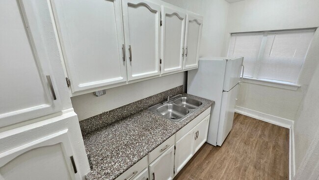 Photo - 844 S Westlake Ave Unit 104