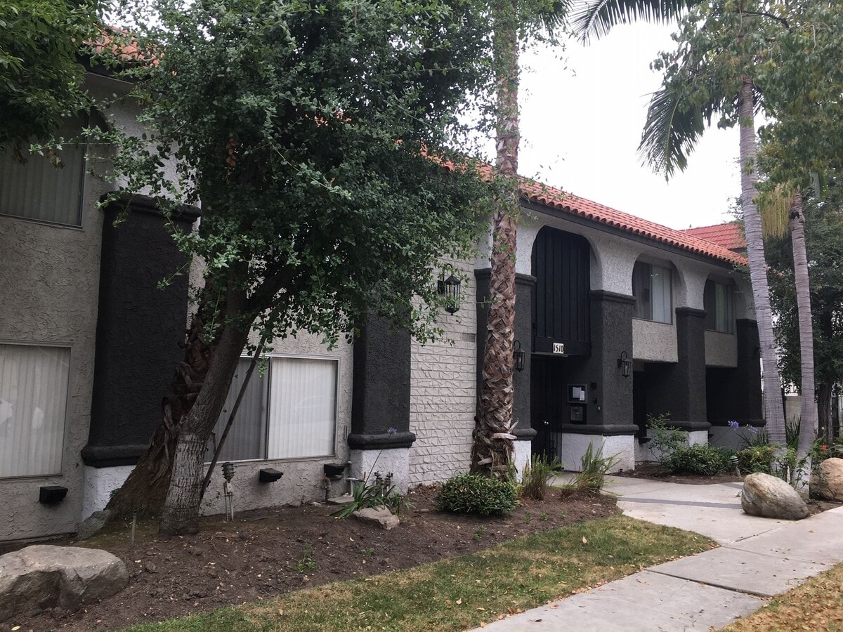 Photo - Rock Glen Villa...Gorgeous Newly Remodeled Apartments In Glendale Neighborhood!