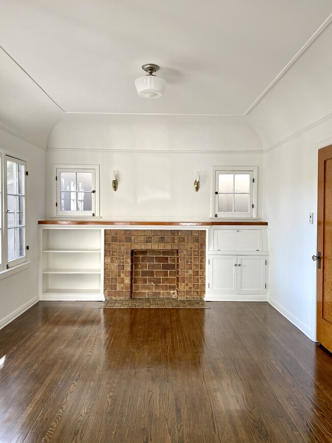 Photo - 3365 Tyburn St