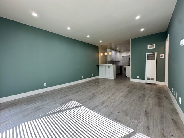 Building Photo - 7555 De Longpre Ave